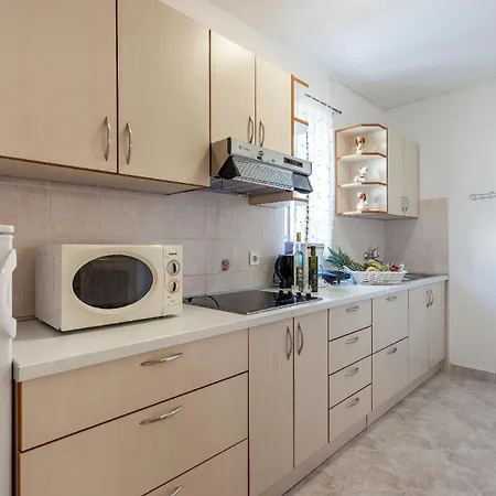 Schoene Nr,4 Apartment Funtana